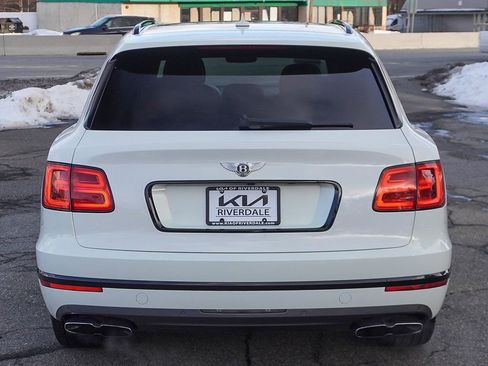Used 2019 Bentley Bentayga image 17