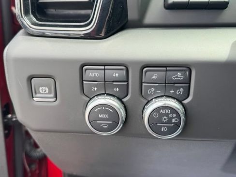Used 2025 GMC Sierra 1500 AT4 w/ Technology Package AWD/4WD image 19