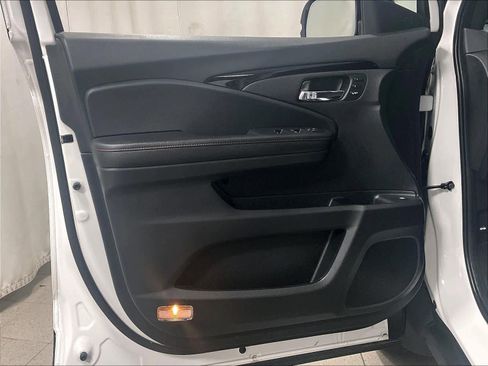 Used 2024 Honda Ridgeline Black Edition image 9