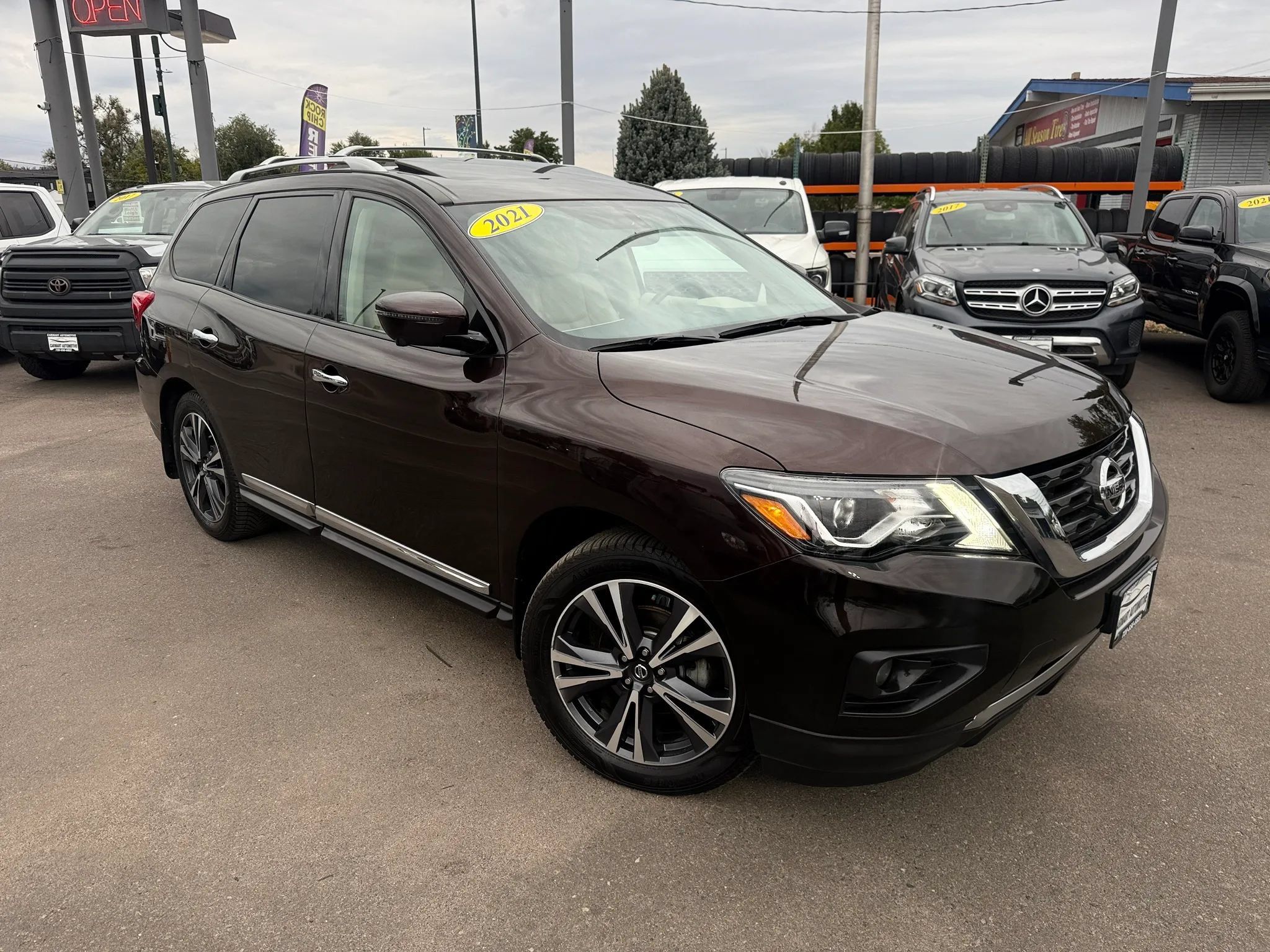 Used 2020 Nissan Pathfinder Platinum AWD/4WD image 3