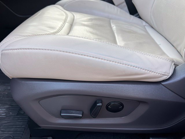 Used 2023 Ford Explorer Platinum w/ Technology Package AWD/4WD image 25