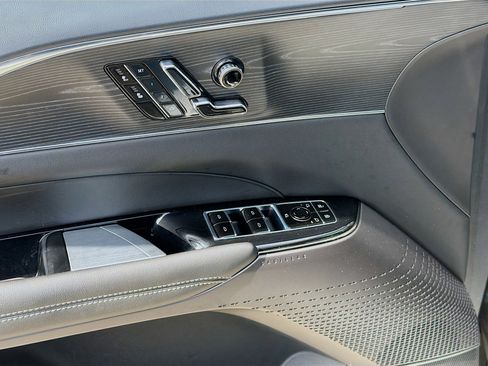 Used 2024 Cadillac Lyriq Luxury image 17