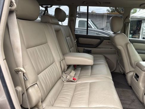 Used 2004 Toyota Land Cruiser image 9