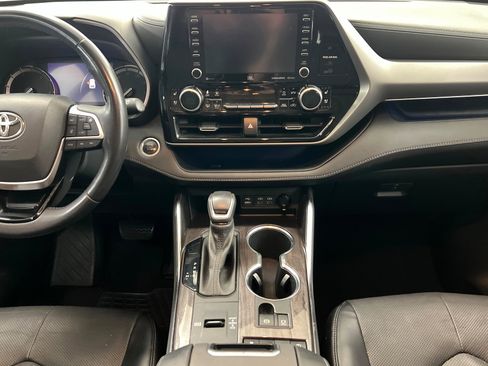 Used 2022 Toyota Highlander Limited FWD image 14