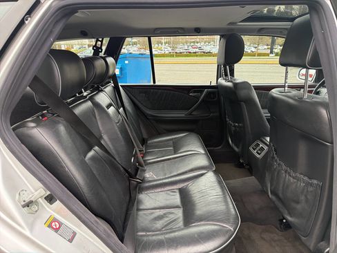 Used 2000 Mercedes-Benz E 320 4MATIC Wagon image 21