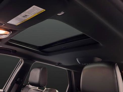 Certified 2025 Dodge Durango R/T image 26