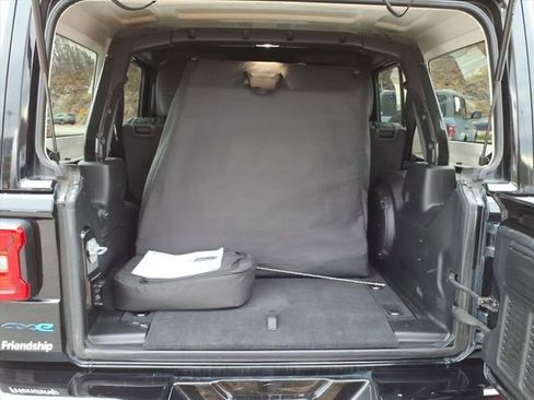 Used 2021 Jeep Wrangler Unlimited Sahara image 8