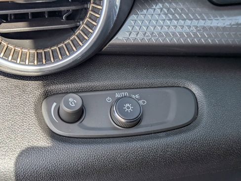 Used 2024 Chevrolet Trax ACTIV w/ Sunroof Package image 18