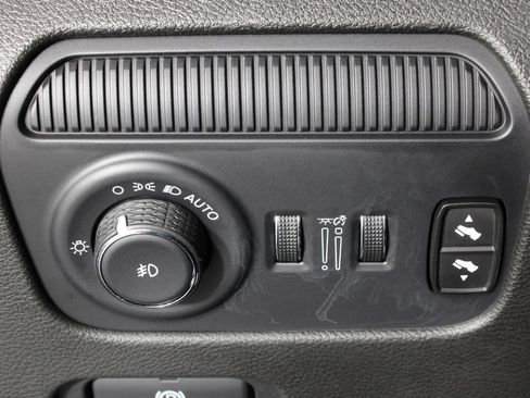 Used 2024 Jeep Wagoneer 2WD w/ Premium Group I image 24