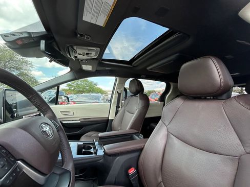 Used 2024 Toyota Sienna Platinum image 12