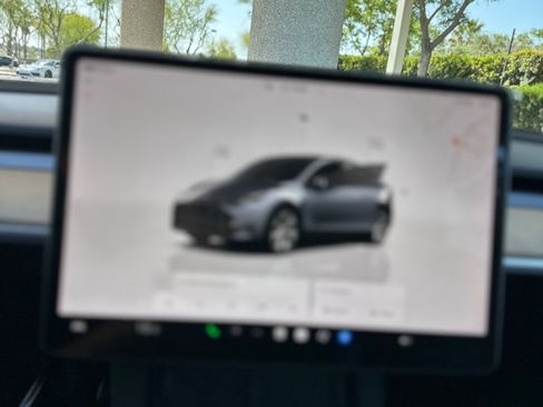 Used 2023 Tesla Model Y Long Range AWD/4WD image 34