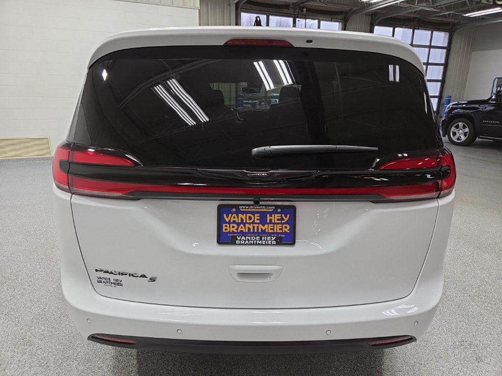 New 2026 Chrysler Pacifica Select w/ S Appearance Package FWD image 6