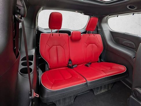 Used 2021 Chrysler Pacifica Limited w/ Uconnect Theater Family Group image 21