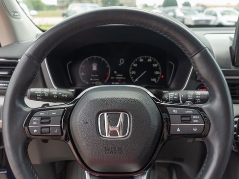 Used 2025 Honda Pilot Touring image 13