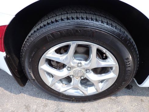 Used 2017 Chrysler Pacifica Limited w/ Advanced Safetytec Group FWD image 11