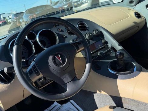 Used 2006 Pontiac Solstice Convertible w/ Premium Package RWD image 16