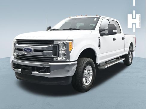Used 2017 Ford F250 XLT image 1