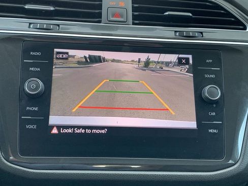 Used 2021 Volkswagen Tiguan SE AWD/4WD image 22