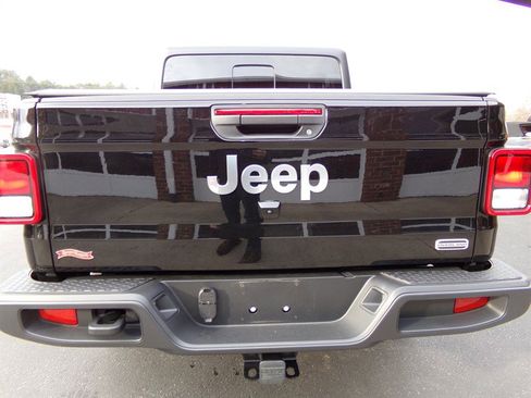 Used 2023 Jeep Gladiator Overland w/ Cold Weather Group image 11