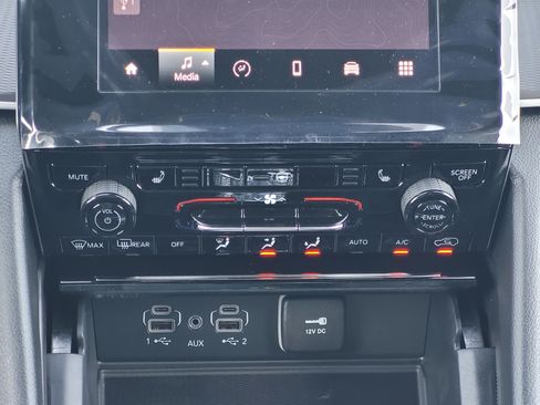 New 2025 Jeep Grand Cherokee L Altitude image 17