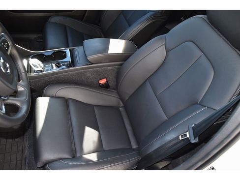 Certified 2025 Volvo XC40 B5 Ultra w/ Protection Package Premier image 14