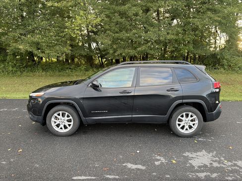 Used 2016 Jeep Cherokee Sport AWD/4WD image 8