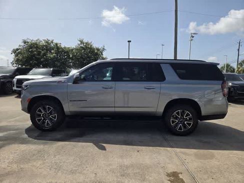 Used 2023 Chevrolet Suburban Z71 AWD/4WD image 3