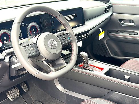 New 2026 Nissan Kicks SR w/ Cold Weather Package FWD image 9