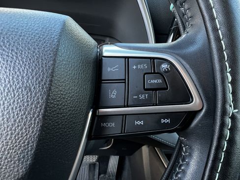 Used 2022 Toyota Highlander XLE image 20