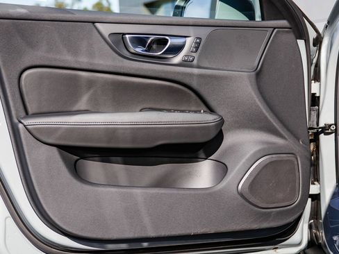 Used 2025 Volvo V60 B5 Cross Country Plus image 22