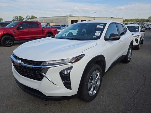 Used 2026 Chevrolet Trax LS FWD image 3