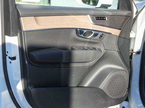 Used 2025 Volvo XC90 B5 Plus image 19