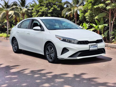 Used 2023 Kia Forte LXS FWD image 4