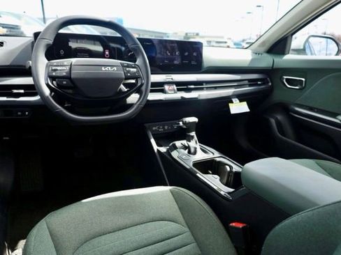 Used 2025 Kia K4 EX image 29