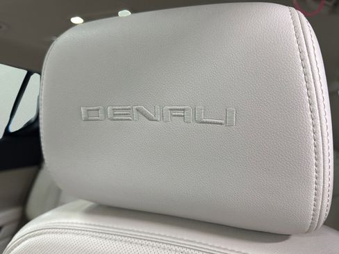 Used 2023 GMC Acadia Denali w/ Denali Ultimate Package image 21