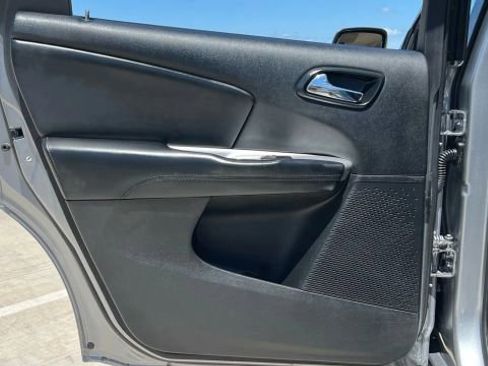 Used 2017 Dodge Journey SE w/ Flexible Seating Group image 15