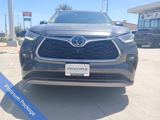 Used 2020 Toyota Highlander Platinum AWD/4WD image 2