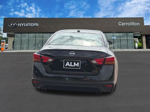 Used 2025 Nissan Altima 2.5 SR FWD image 6