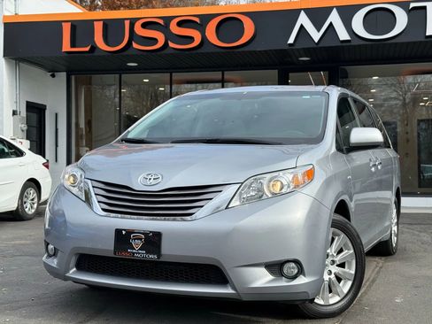 Used 2016 Toyota Sienna Limited image 1
