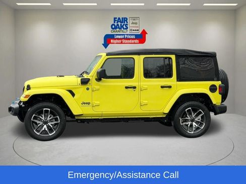 Used 2024 Jeep Wrangler Unlimited w/ Convenience Group AWD/4WD image 13