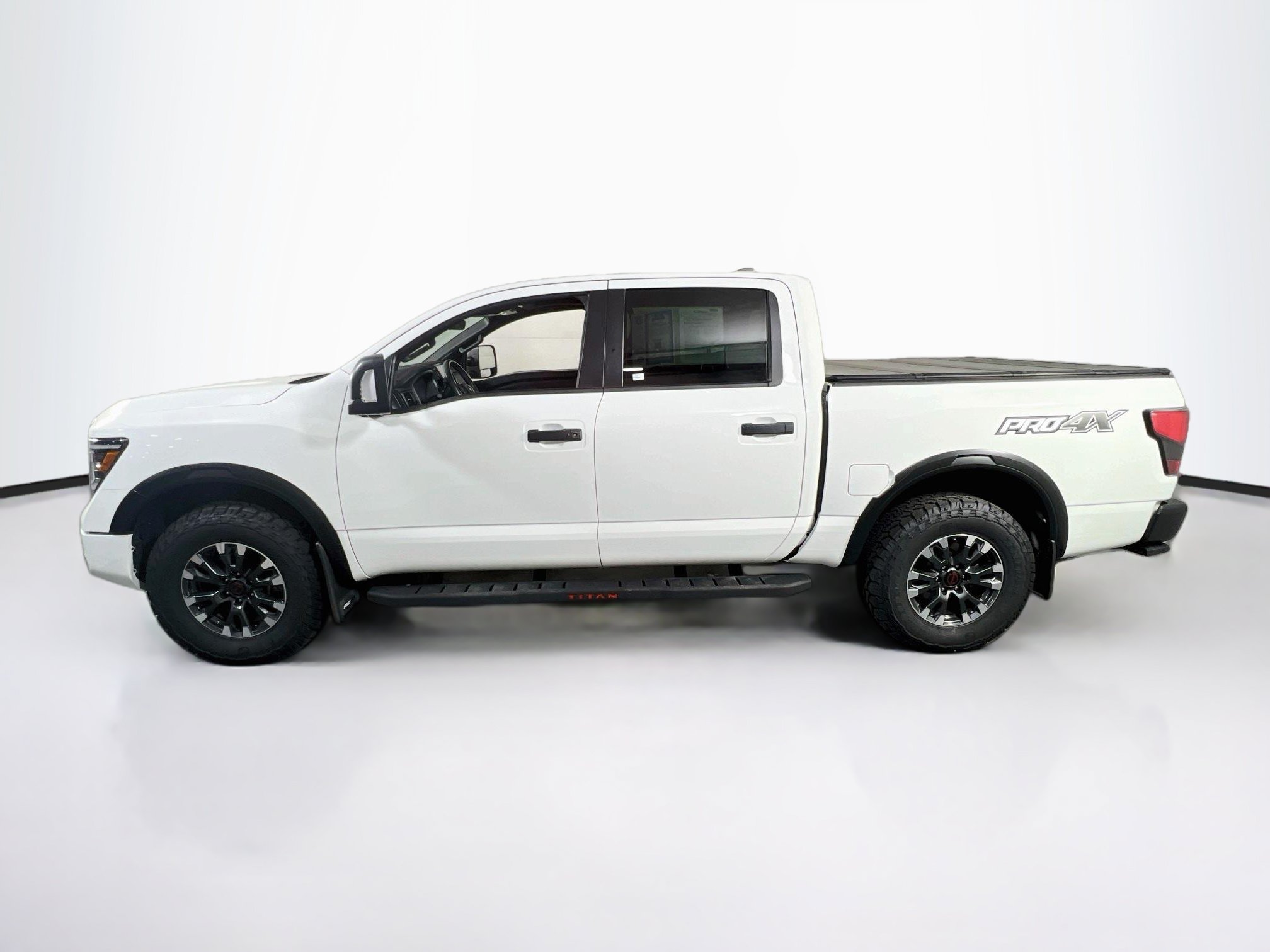 Used 2024 Nissan Titan PRO-4X w/ Pro-4x Convenience Package AWD/4WD image 8