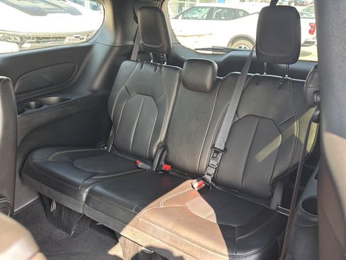 Used 2026 Chrysler Pacifica Select FWD image 18
