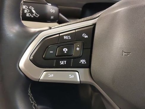 Used 2022 Volkswagen Tiguan SE AWD/4WD image 19