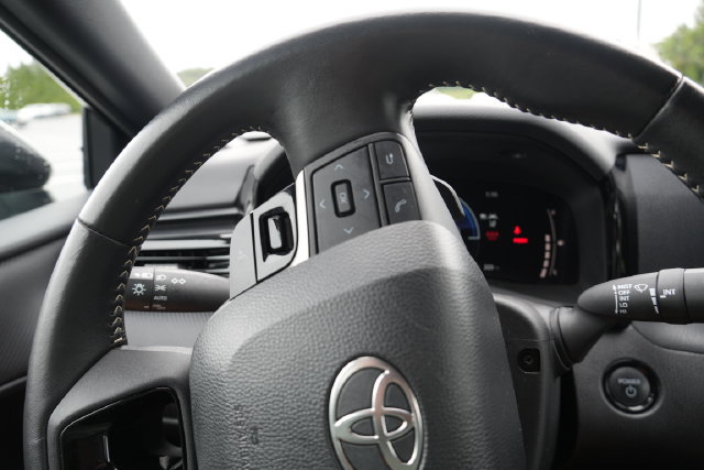 Used 2025 Toyota Camry SE FWD image 25