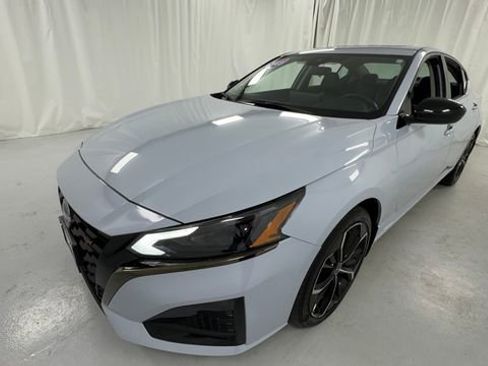 Certified 2023 Nissan Altima 2.5 SR w/ SR Premium Package AWD/4WD image 7