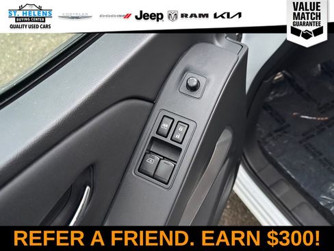 Used 2024 Nissan Frontier SV w/ SV Convenience Package image 19