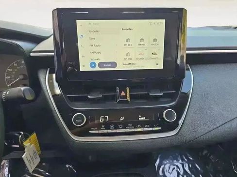 Used 2024 Toyota Corolla LE image 11