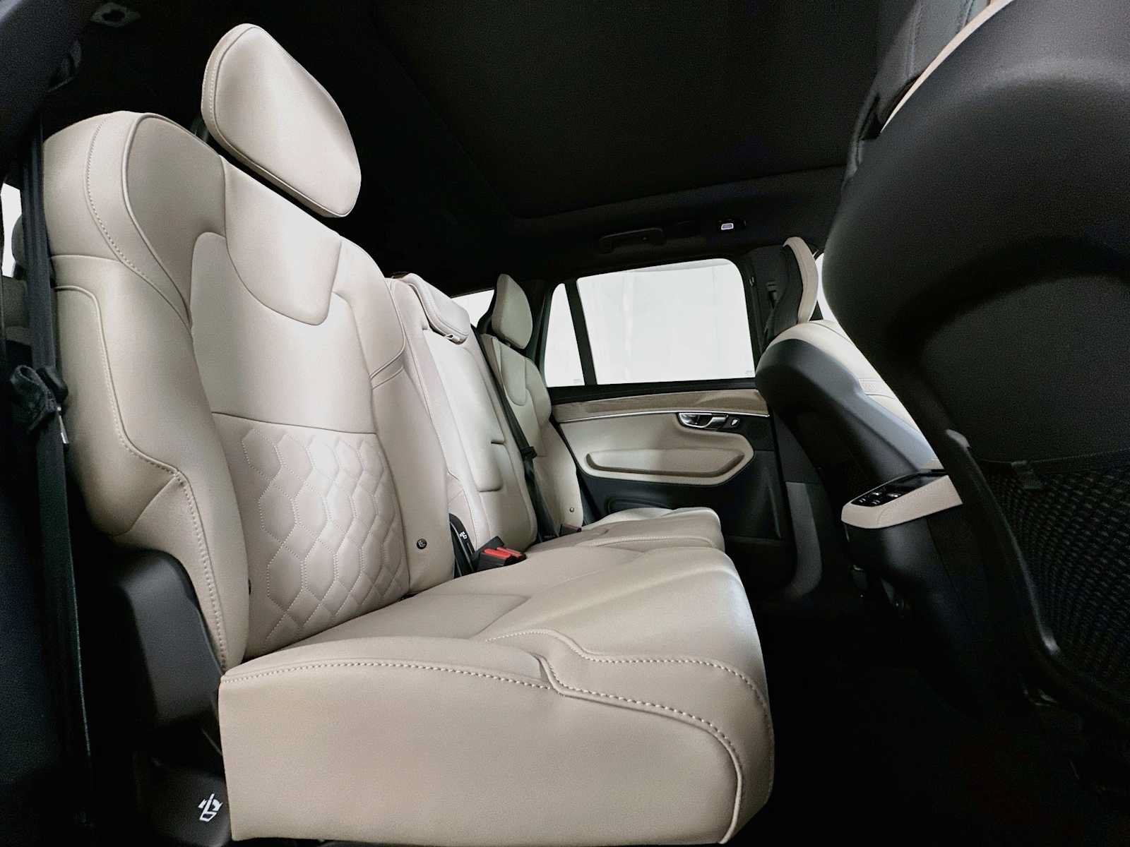 New 2026 Volvo XC90 B6 Plus w/ Protection Package Premier AWD/4WD image 26