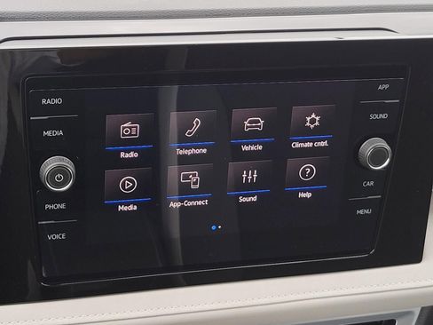 Used 2025 Volkswagen Taos SE image 21