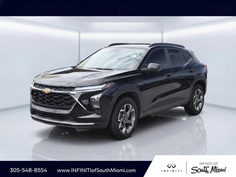Used 2024 Chevrolet Trax LT FWD image 1